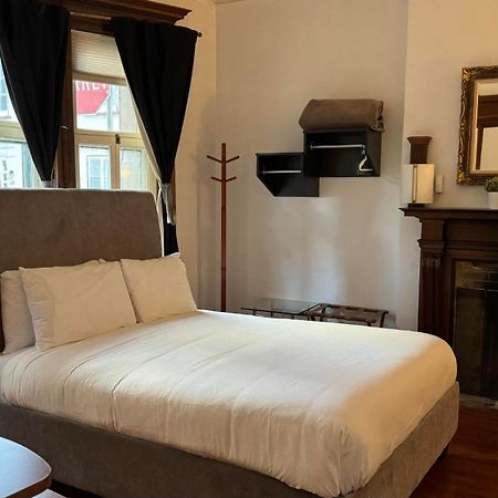 E-Hotel Des Grisons ควิเบกซิตี้ ภายนอก รูปภาพ