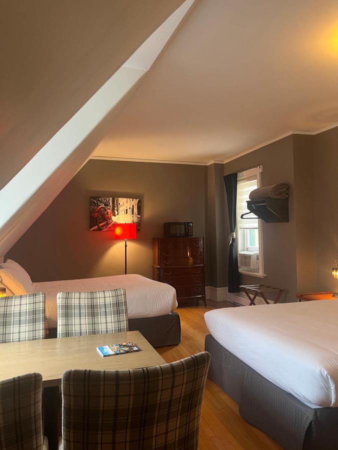 E-Hotel Des Grisons ควิเบกซิตี้ ภายนอก รูปภาพ