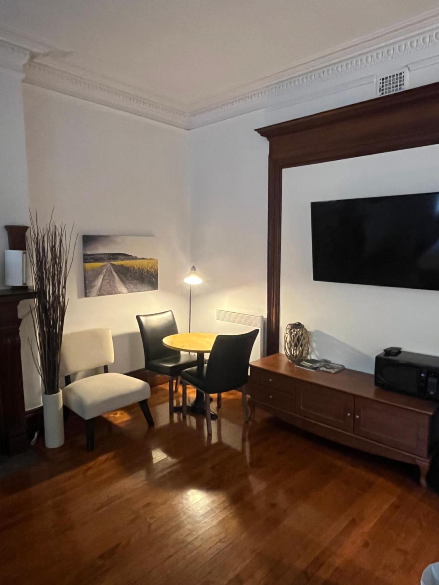 E-Hotel Des Grisons ควิเบกซิตี้ ภายนอก รูปภาพ