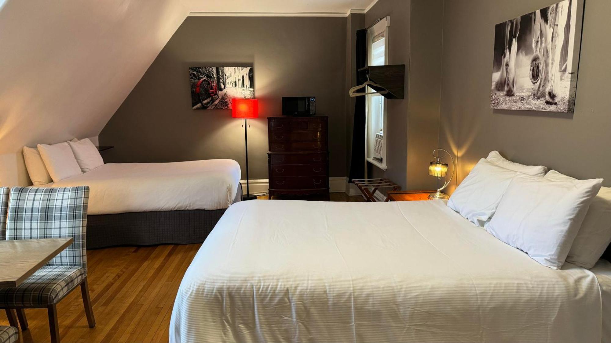 E-Hotel Des Grisons ควิเบกซิตี้ ภายนอก รูปภาพ