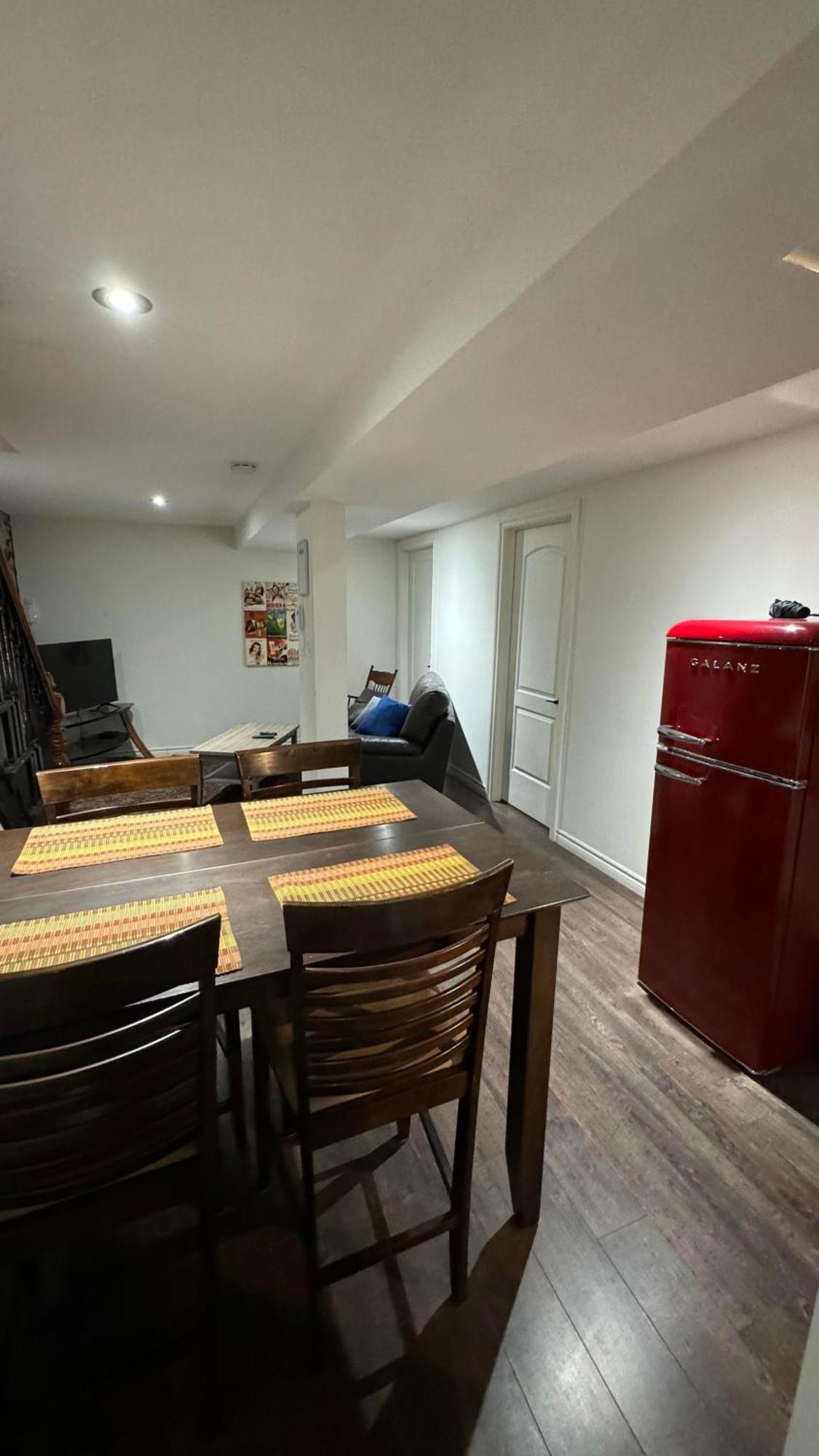 E-Hotel Des Grisons ควิเบกซิตี้ ภายนอก รูปภาพ