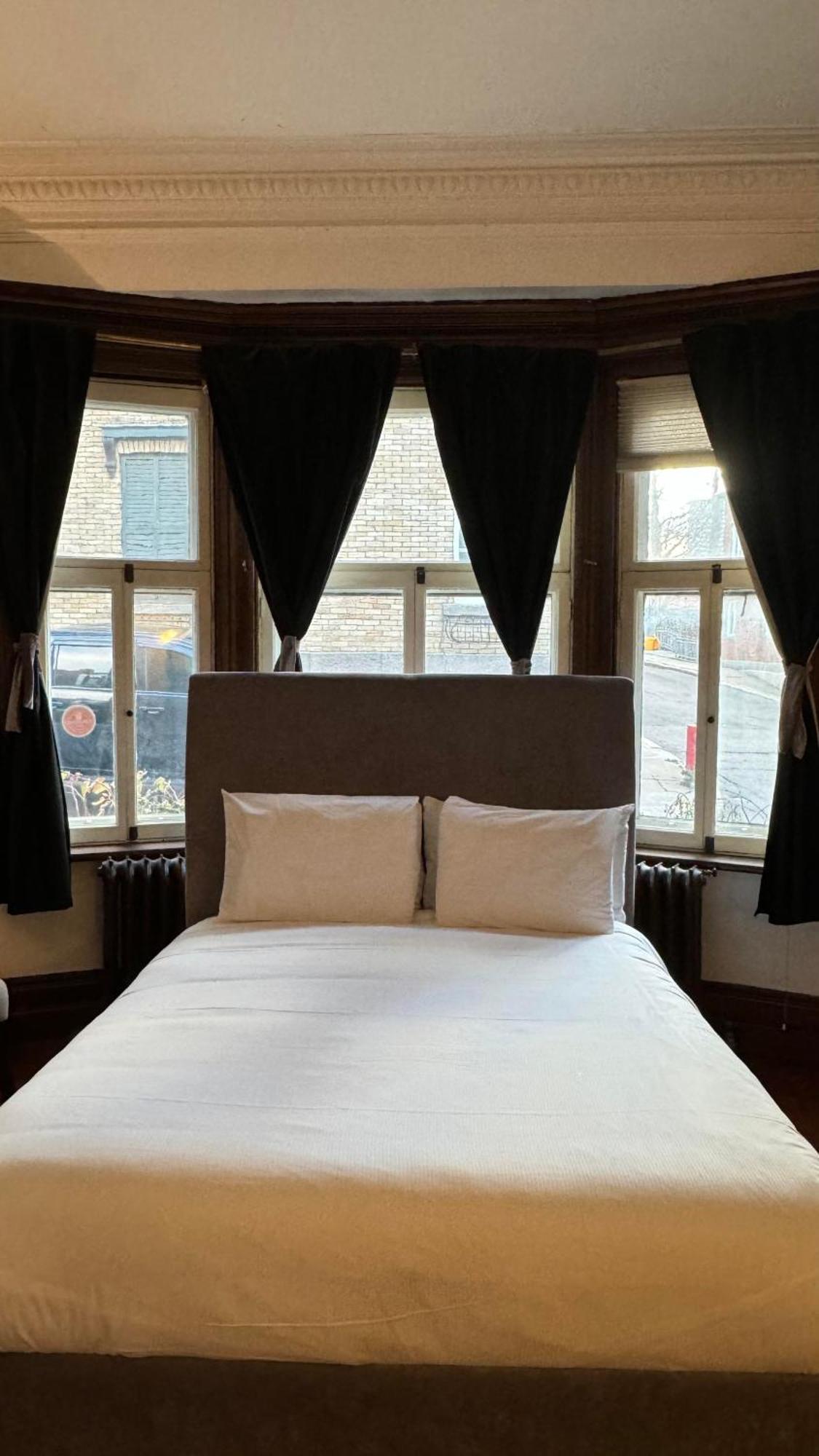 E-Hotel Des Grisons ควิเบกซิตี้ ภายนอก รูปภาพ
