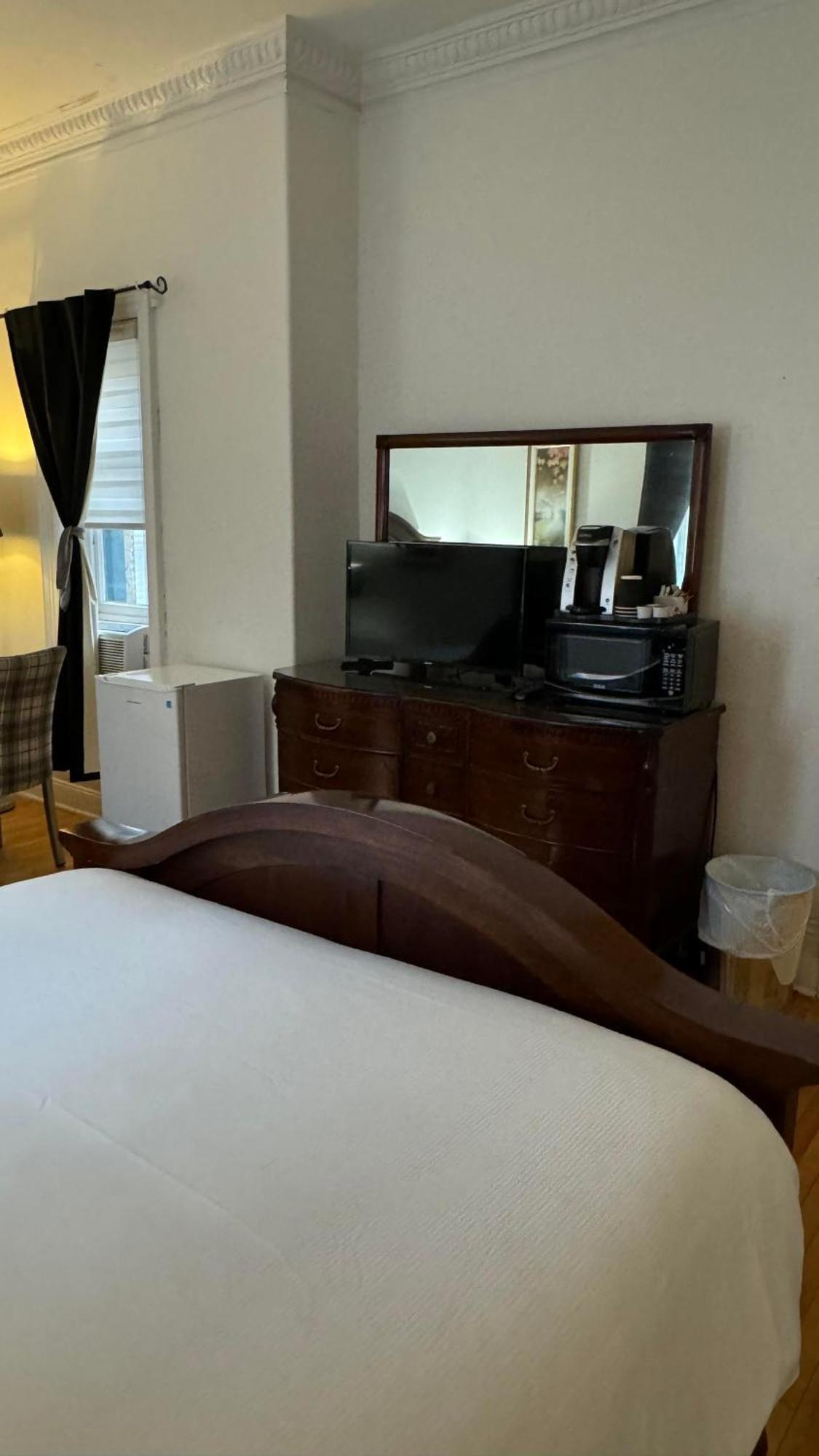 E-Hotel Des Grisons ควิเบกซิตี้ ภายนอก รูปภาพ