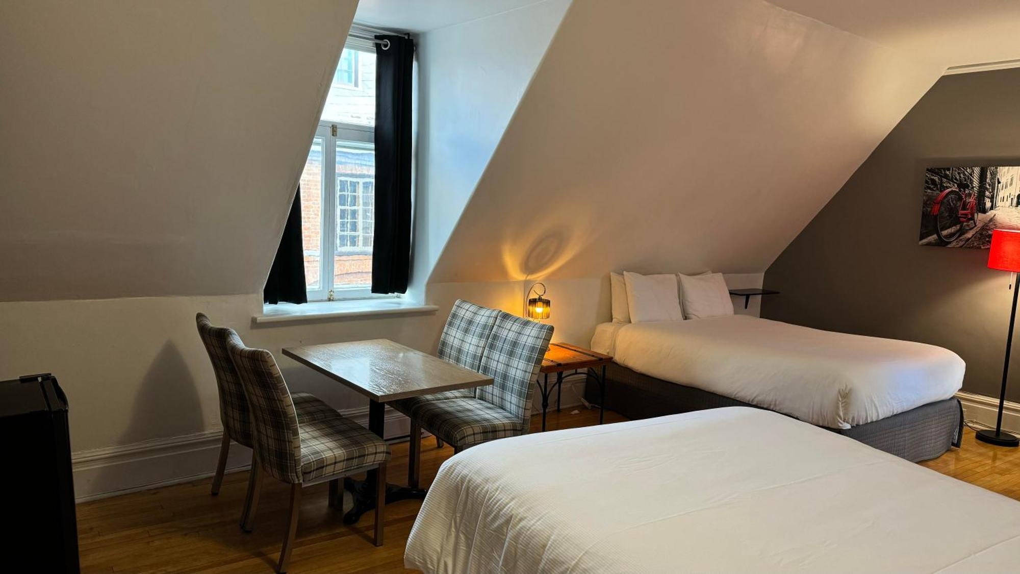 E-Hotel Des Grisons ควิเบกซิตี้ ภายนอก รูปภาพ