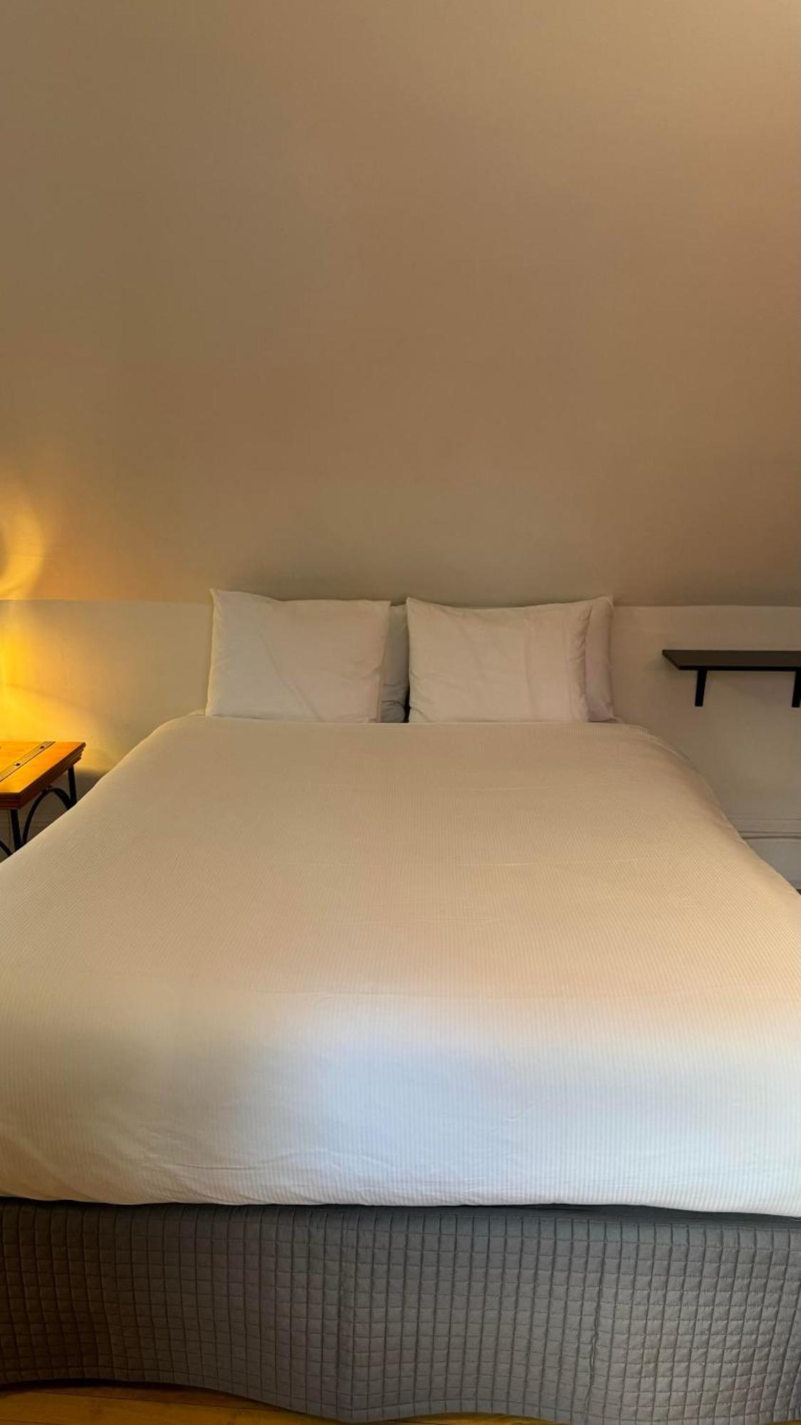 E-Hotel Des Grisons ควิเบกซิตี้ ภายนอก รูปภาพ