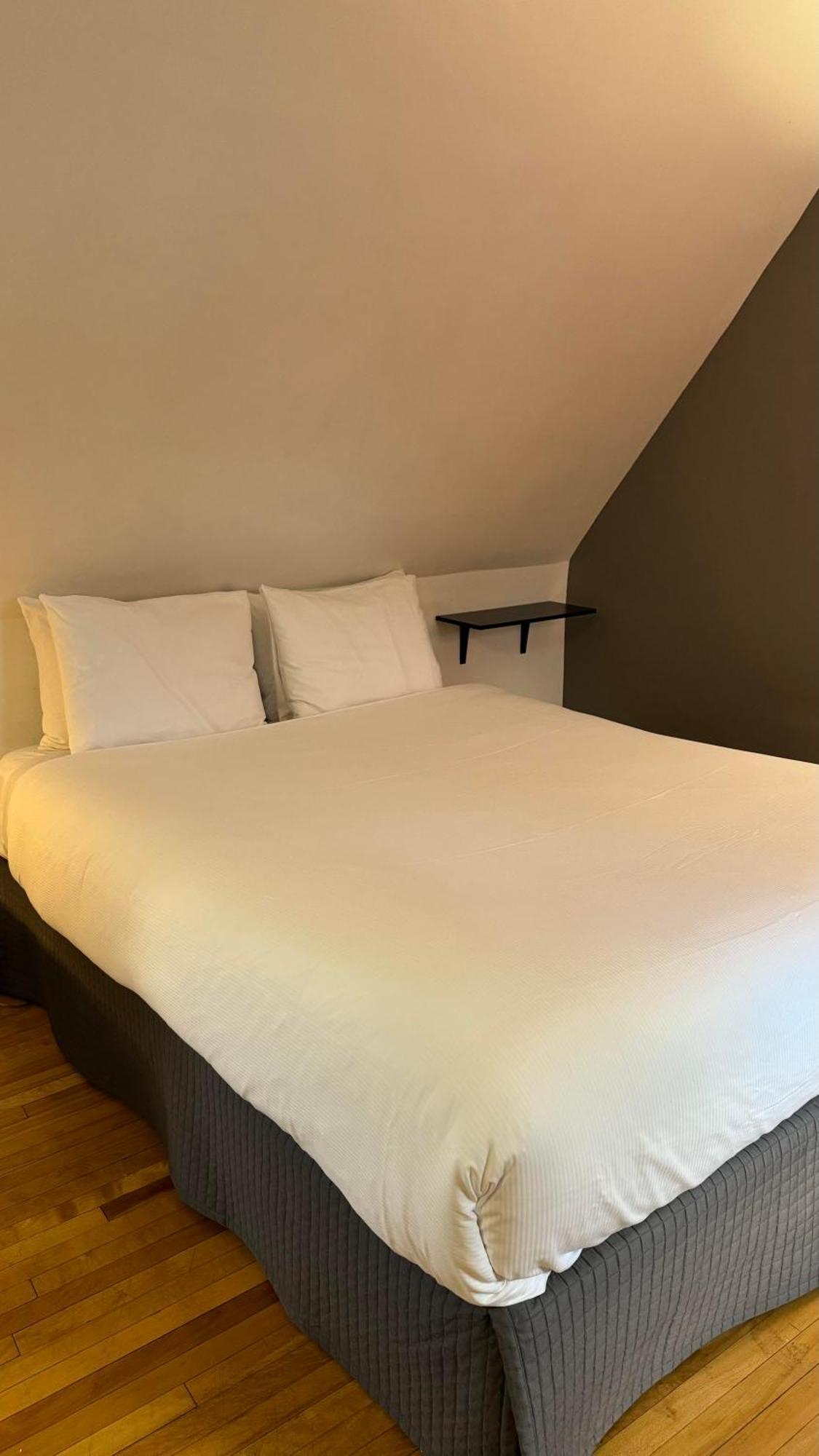 E-Hotel Des Grisons ควิเบกซิตี้ ภายนอก รูปภาพ