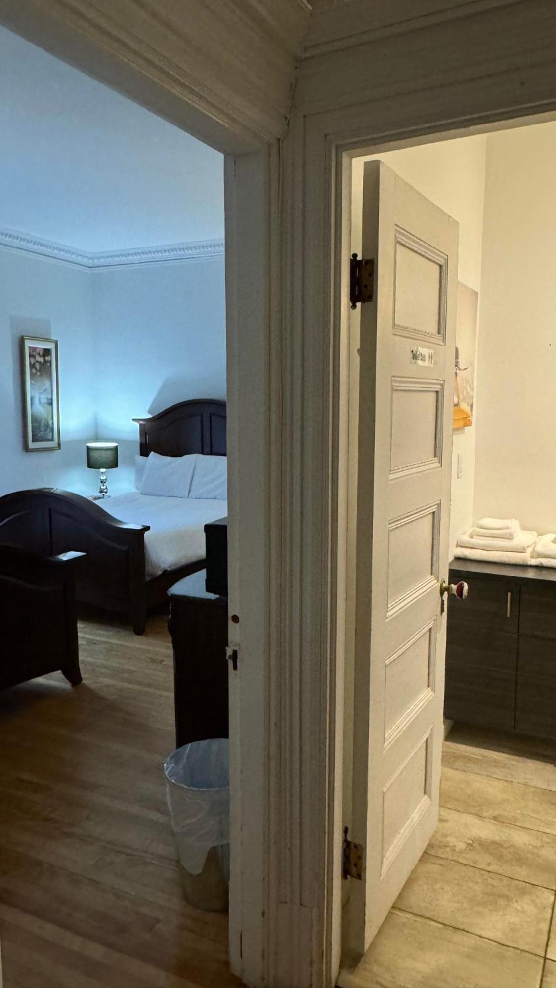 E-Hotel Des Grisons ควิเบกซิตี้ ภายนอก รูปภาพ