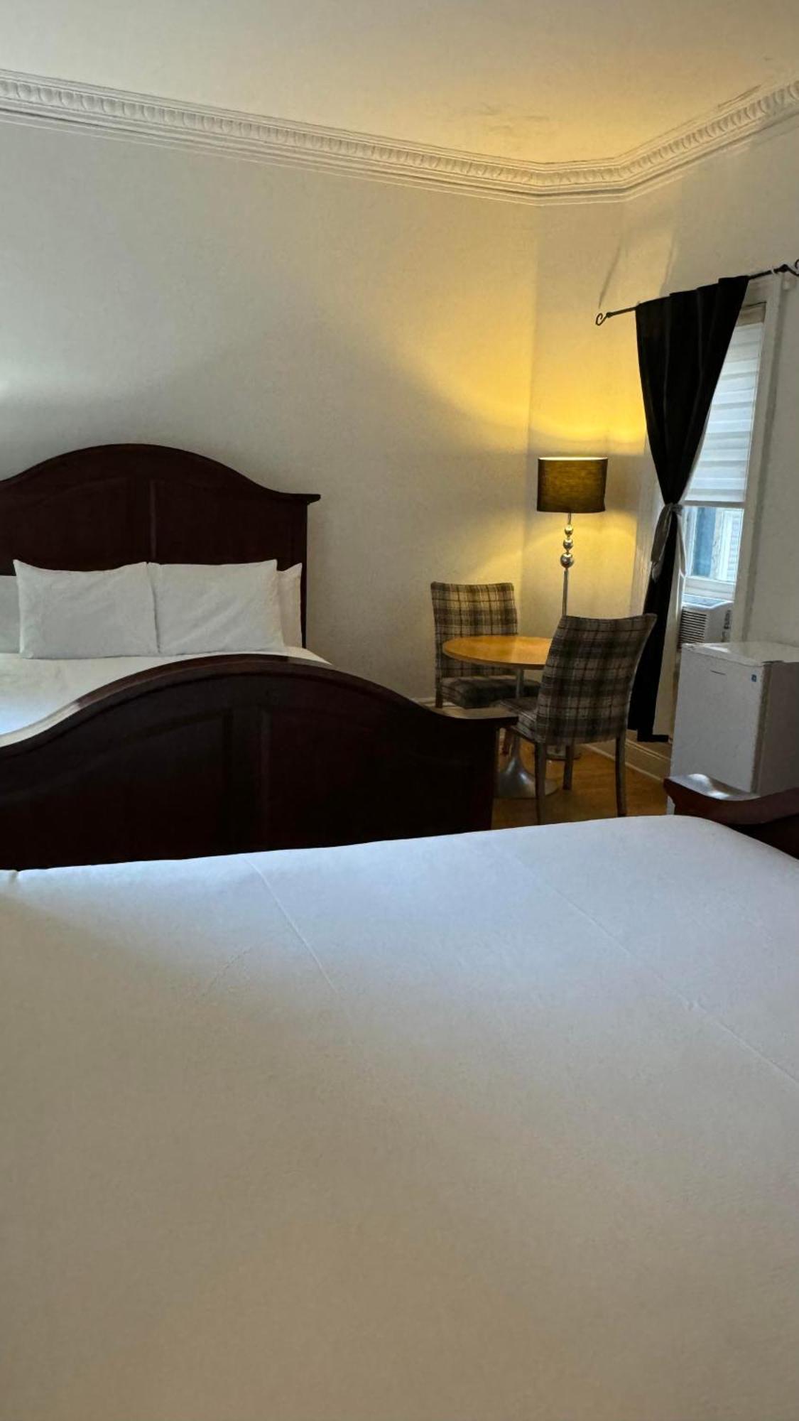 E-Hotel Des Grisons ควิเบกซิตี้ ภายนอก รูปภาพ