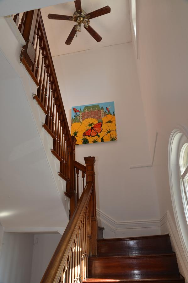 E-Hotel Des Grisons ควิเบกซิตี้ ภายนอก รูปภาพ